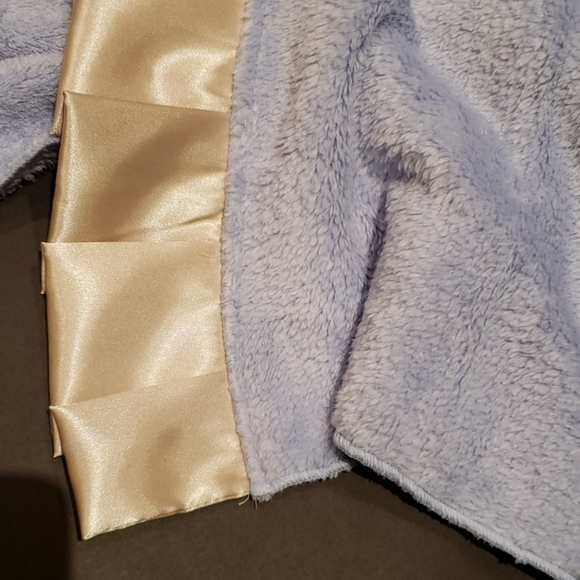 Made in Canada, New Stock! Blue Baby blankets - Picture 2 of 3